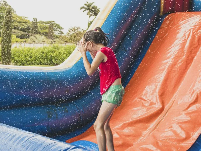 Sécurité des jeux gonflables : ce qu'il faut vérifier